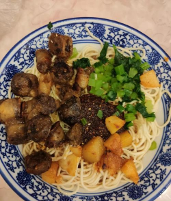 羊肠面_羊肠面的制作方法_青海特色小吃 羊肠面_羊肠面的制作方法_青海特色小吃